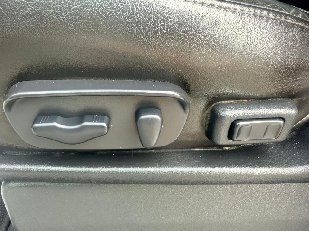 2015 Nissan Titan Image 32