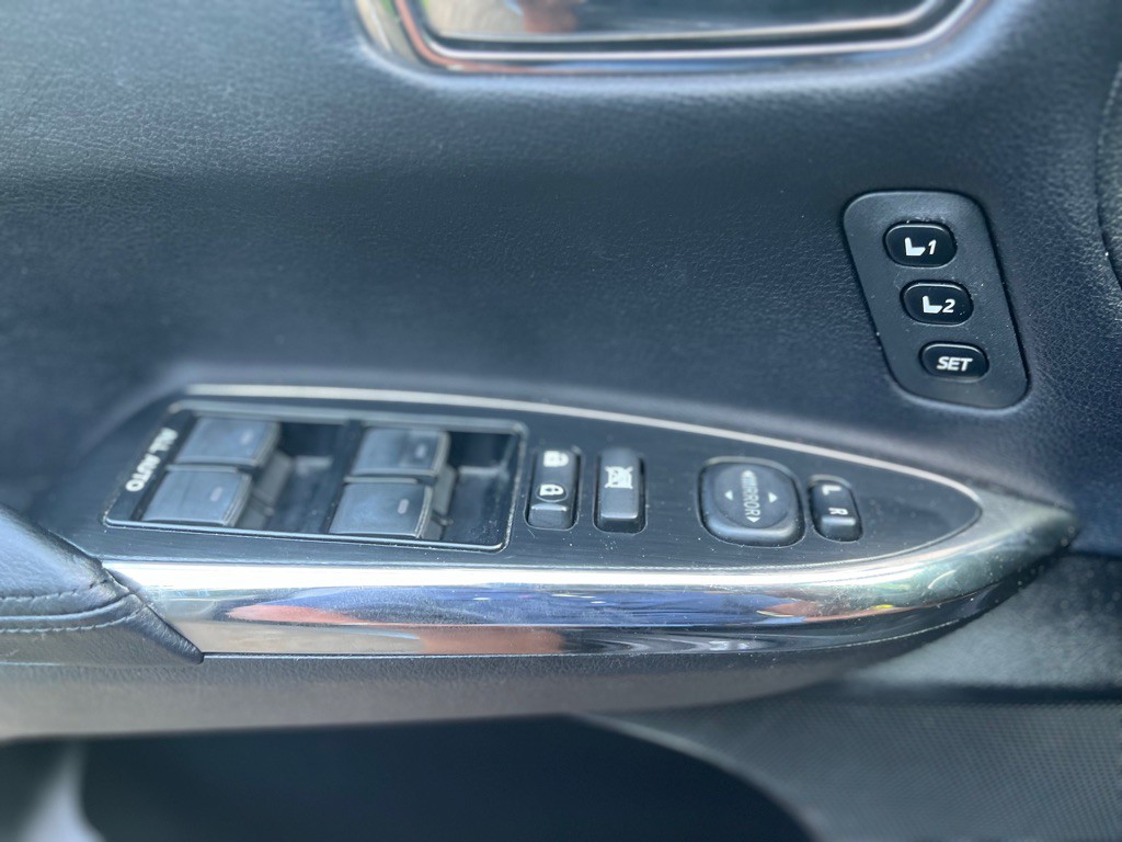 2014 Toyota Avalon Image 9