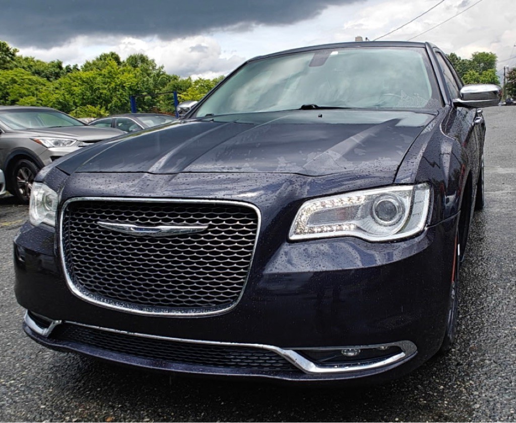 2018 Chrysler 300 Image 3