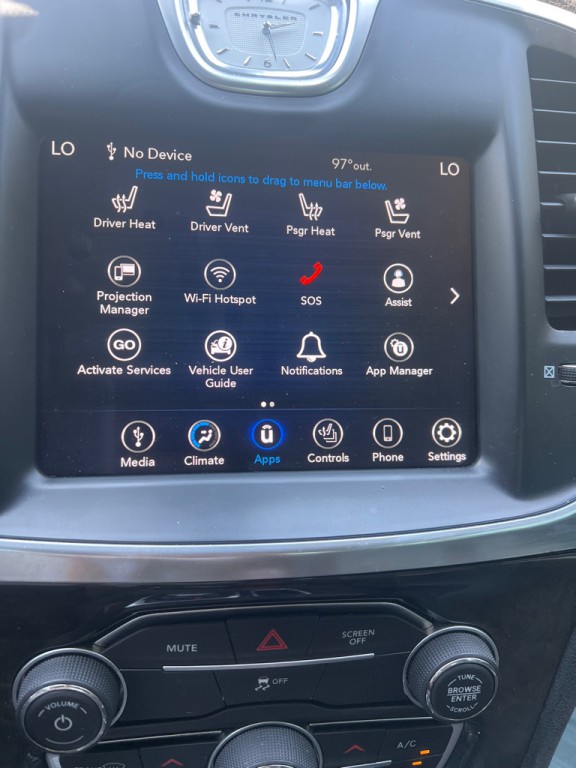 2018 Chrysler 300 Image 9