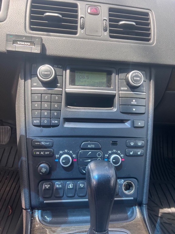 2010 Volvo XC90 Image 11