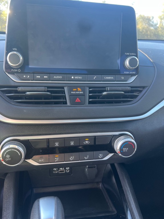 2021 Nissan Altima Image 8