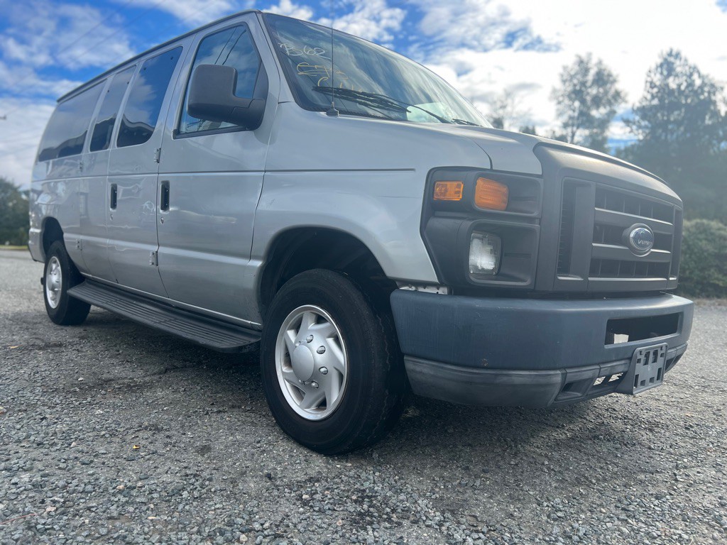 2011 Ford Econoline Image 2