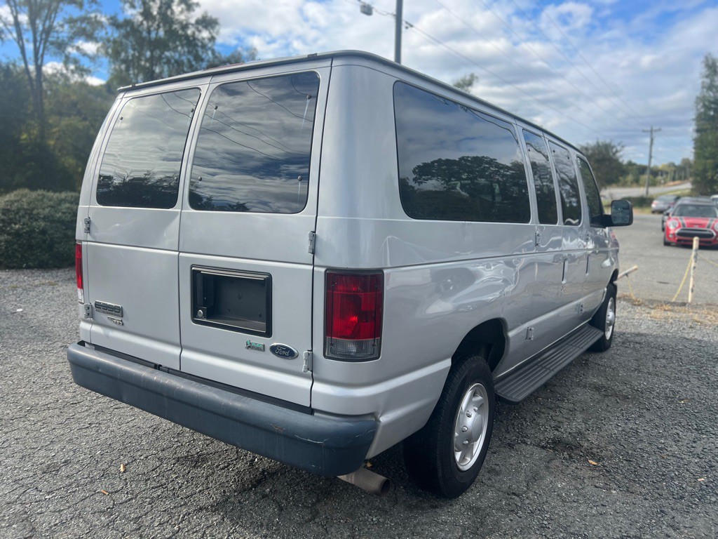 2011 Ford Econoline Image 3