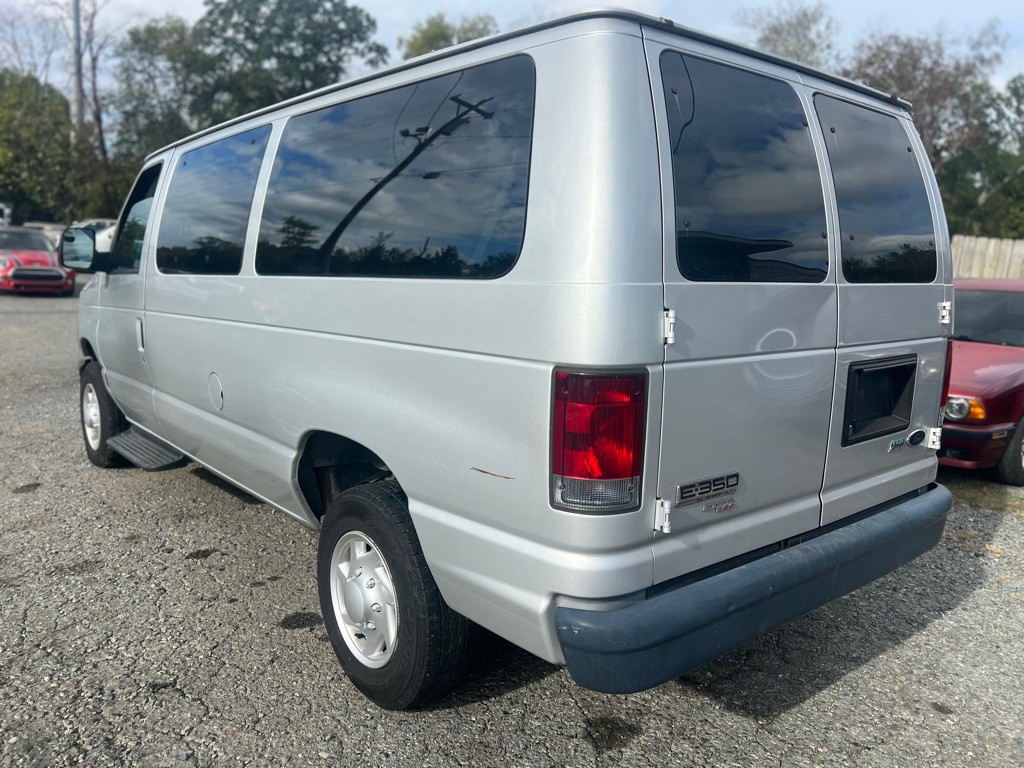 2011 Ford Econoline Image 4