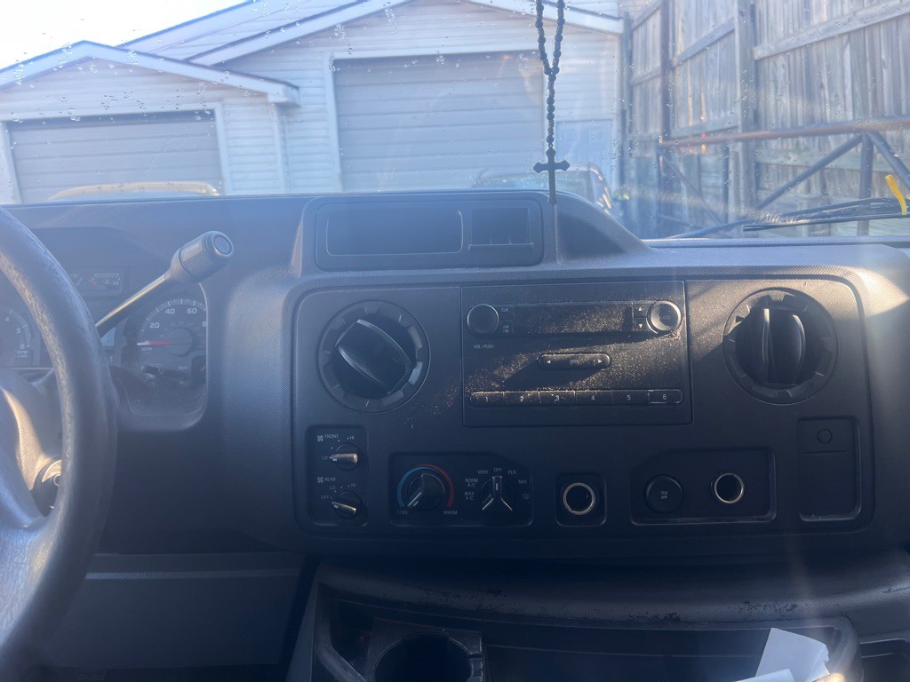 2011 Ford Econoline Image 9