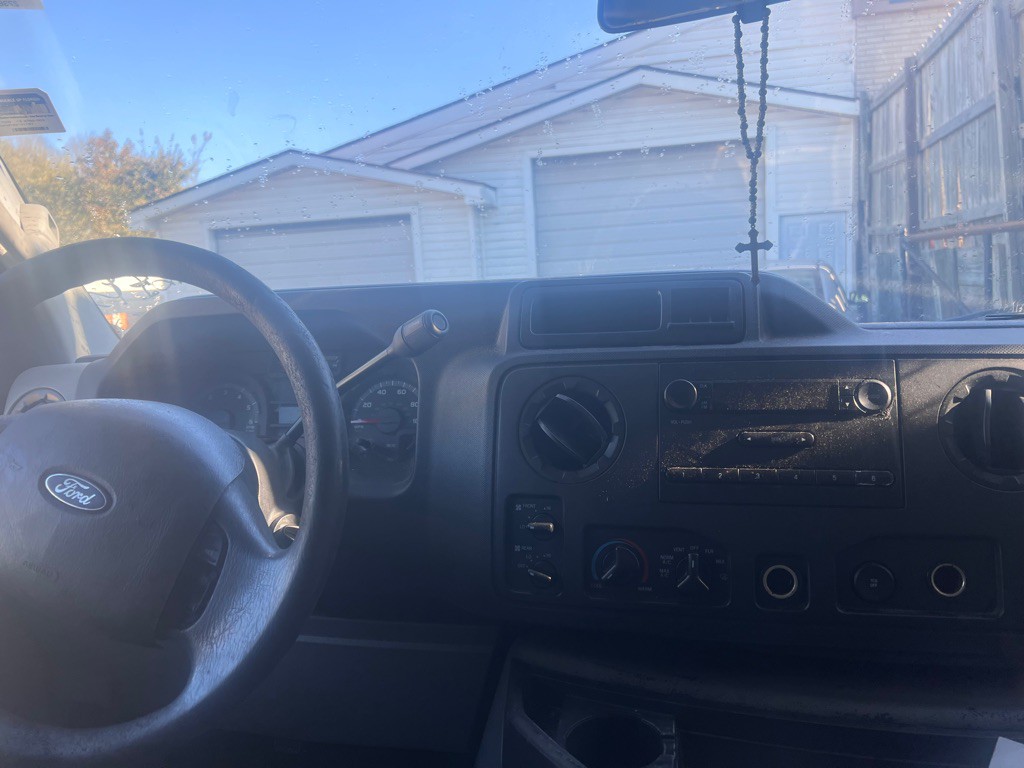 2011 Ford Econoline Image 12