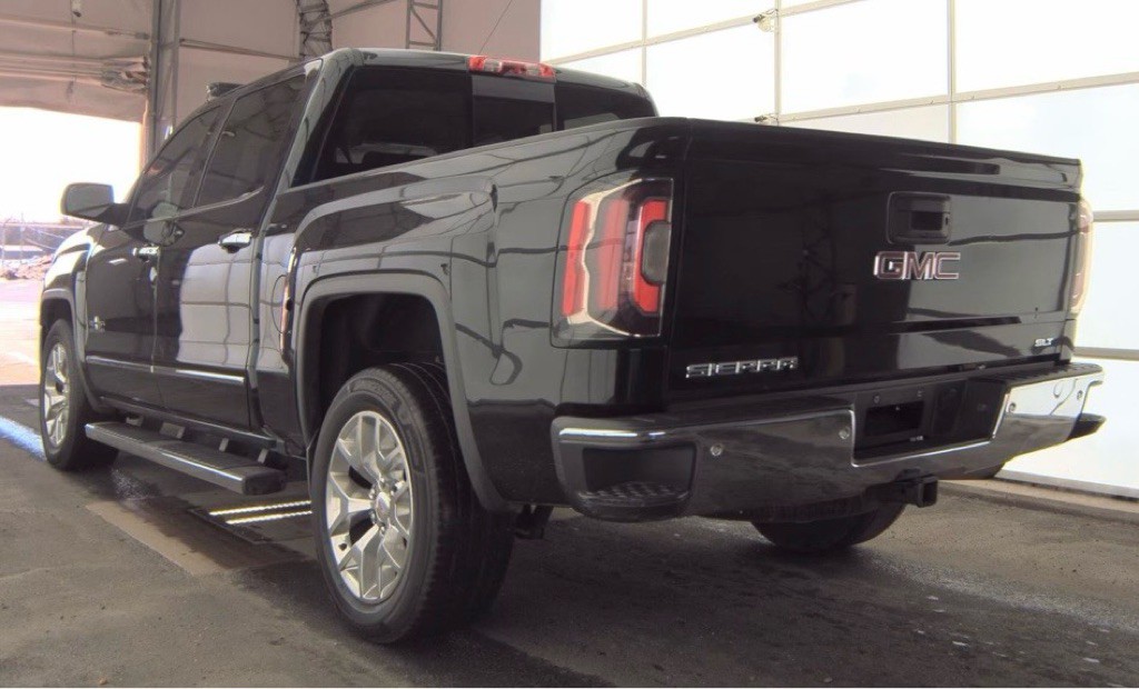 2016 GMC Sierra Image 2