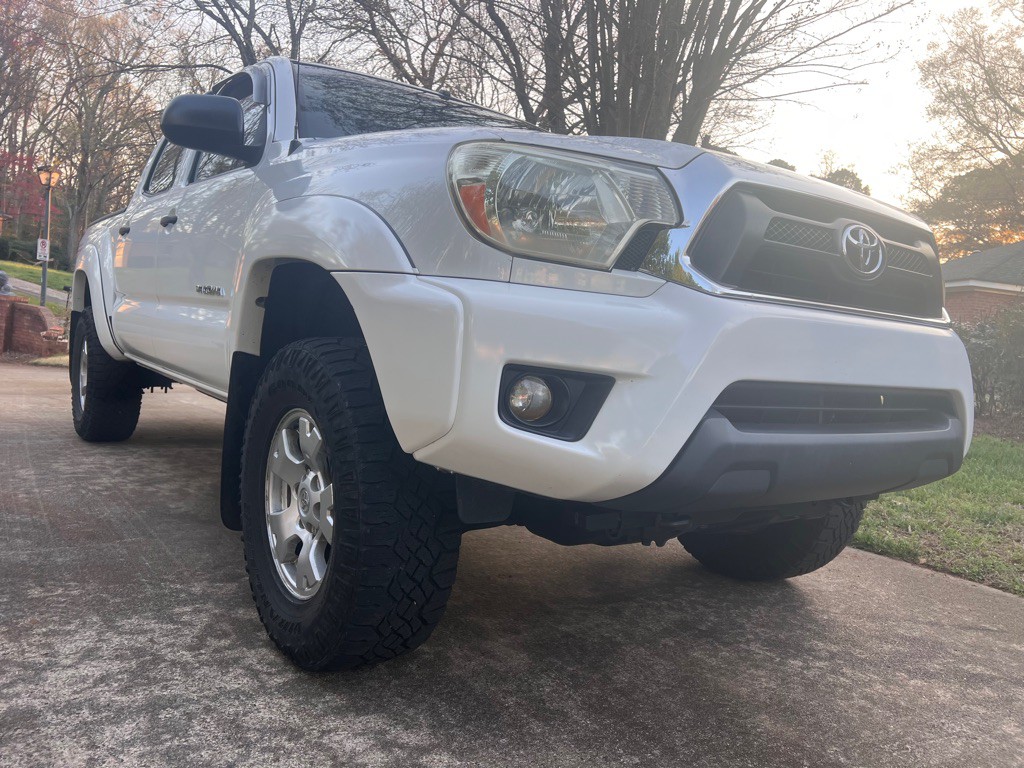 2013 Toyota Tacoma Image 1