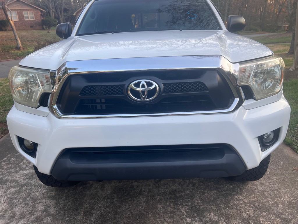 2013 Toyota Tacoma Image 2