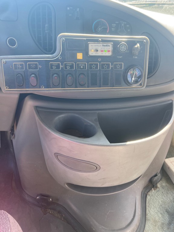 1997 Ford Econoline Image 8