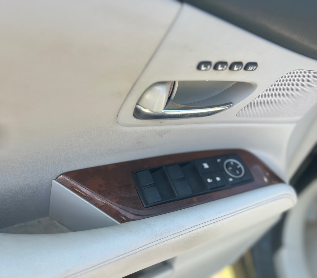 2010 Lexus RX Image 8