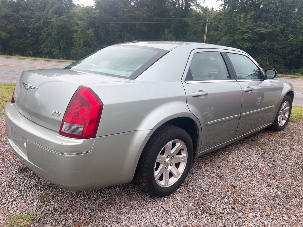 2006 Chrysler 300 Image 4