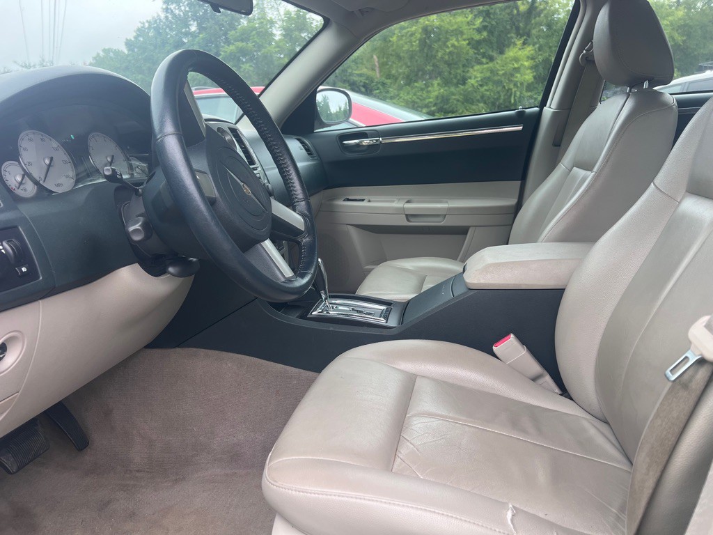 2006 Chrysler 300 Image 5