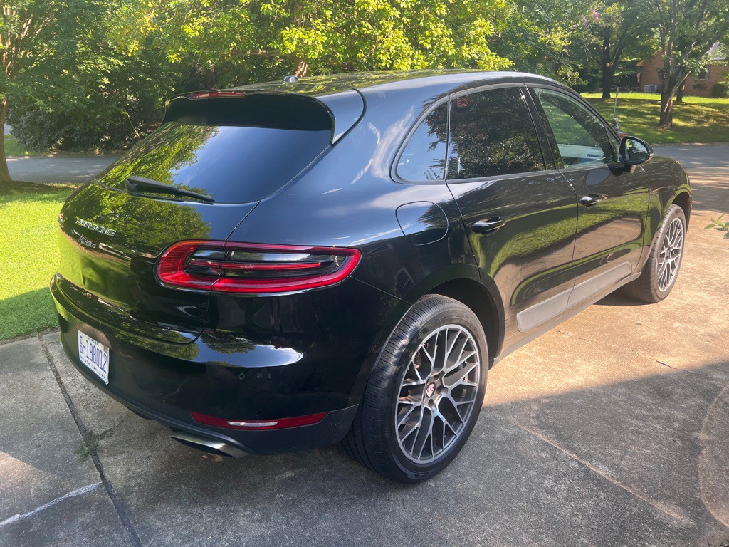 2018 Porsche Macan Image 2