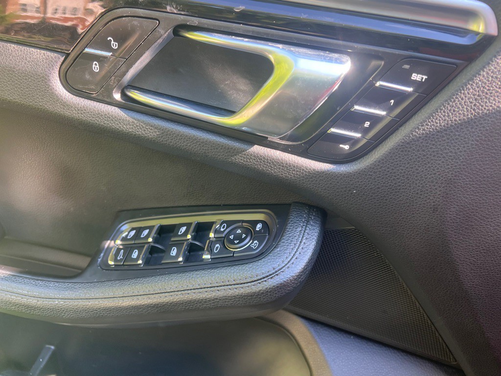 2018 Porsche Macan Image 7