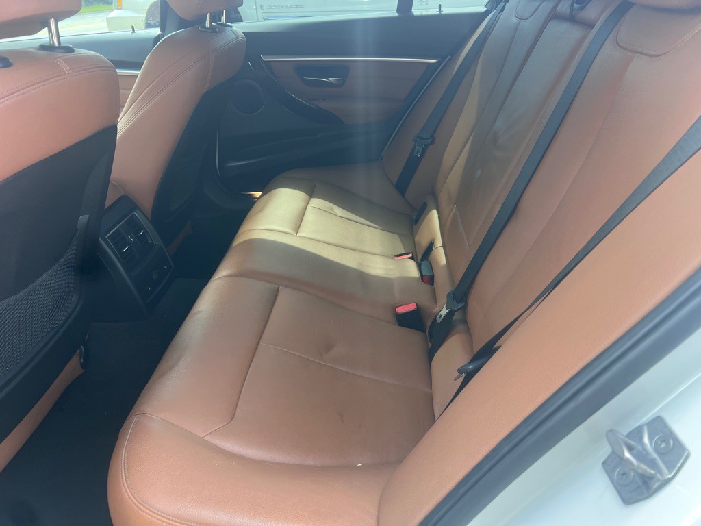 2017 BMW 3 Series Image 9