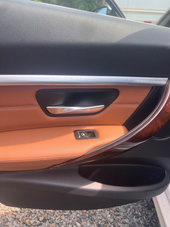 2017 BMW 3 Series Image 10