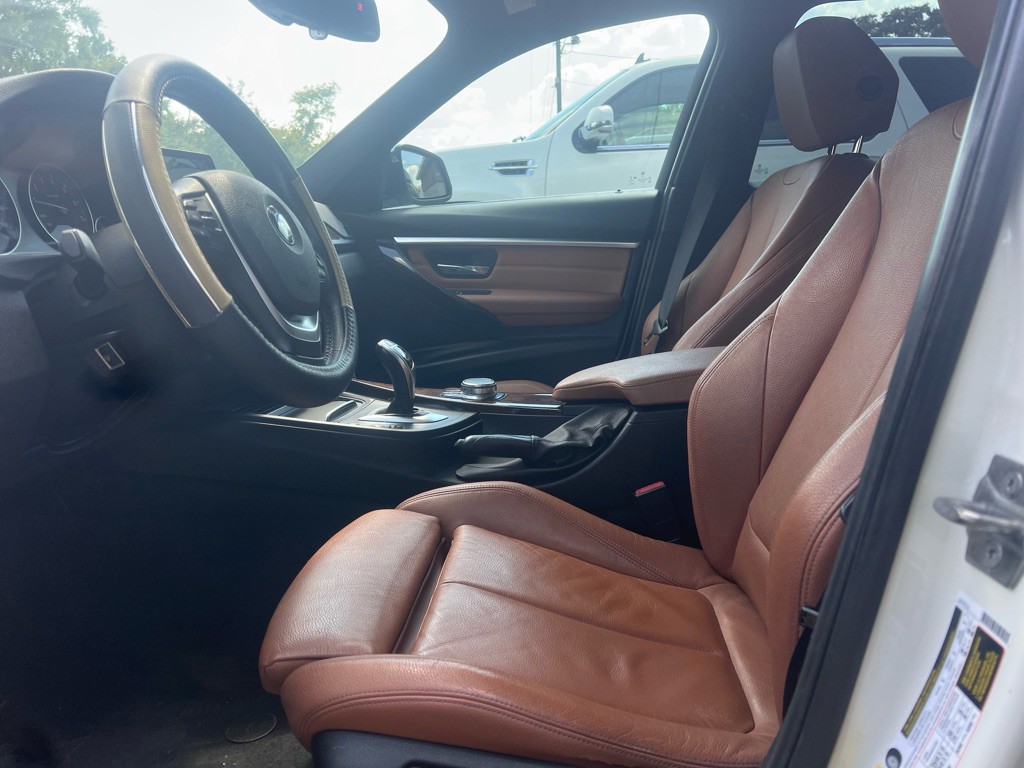 2017 BMW 3 Series Image 11