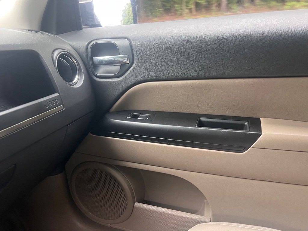 2011 Jeep Patriot Image 10