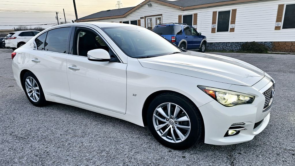 2015 INFINITI Q50 Image 9