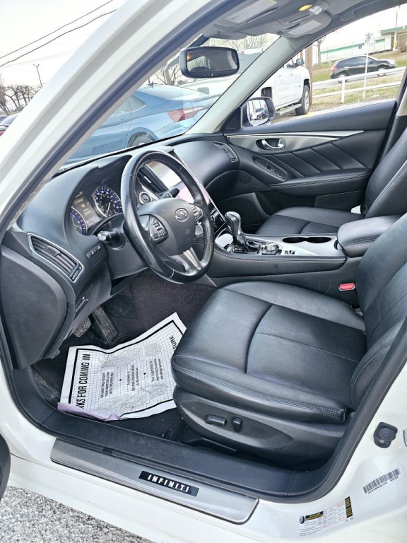 2015 INFINITI Q50 Image 11