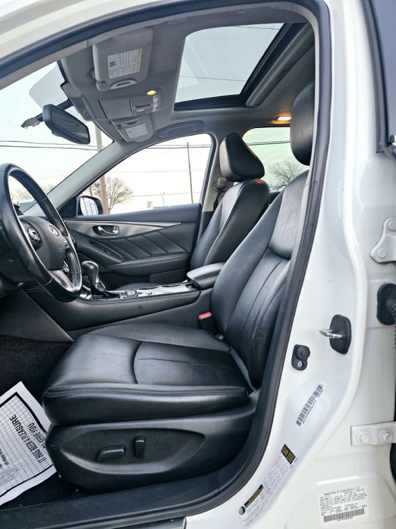 2015 INFINITI Q50 Image 12