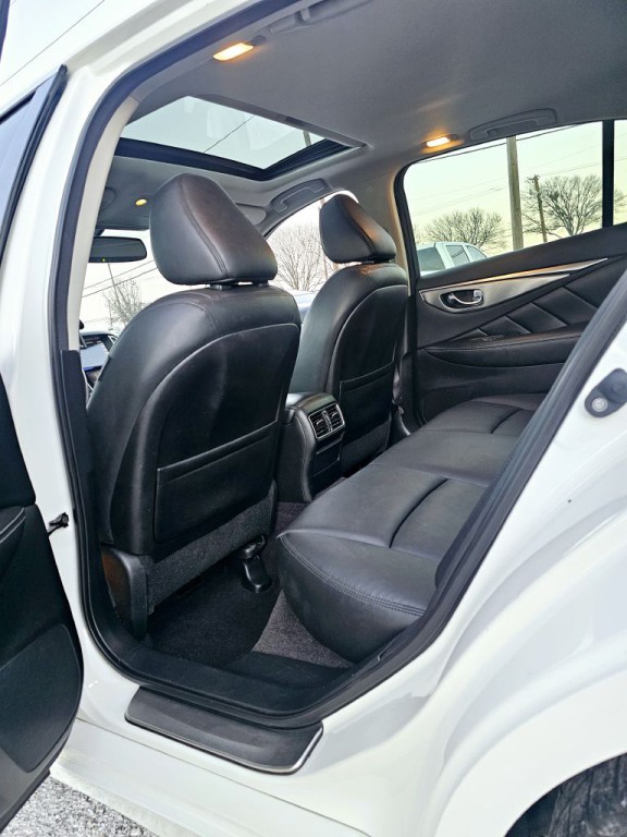2015 INFINITI Q50 Image 13