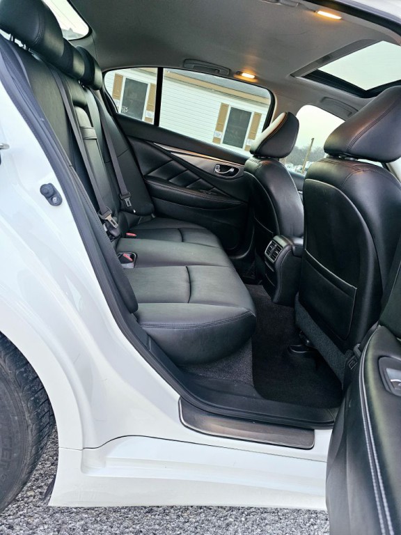 2015 INFINITI Q50 Image 14