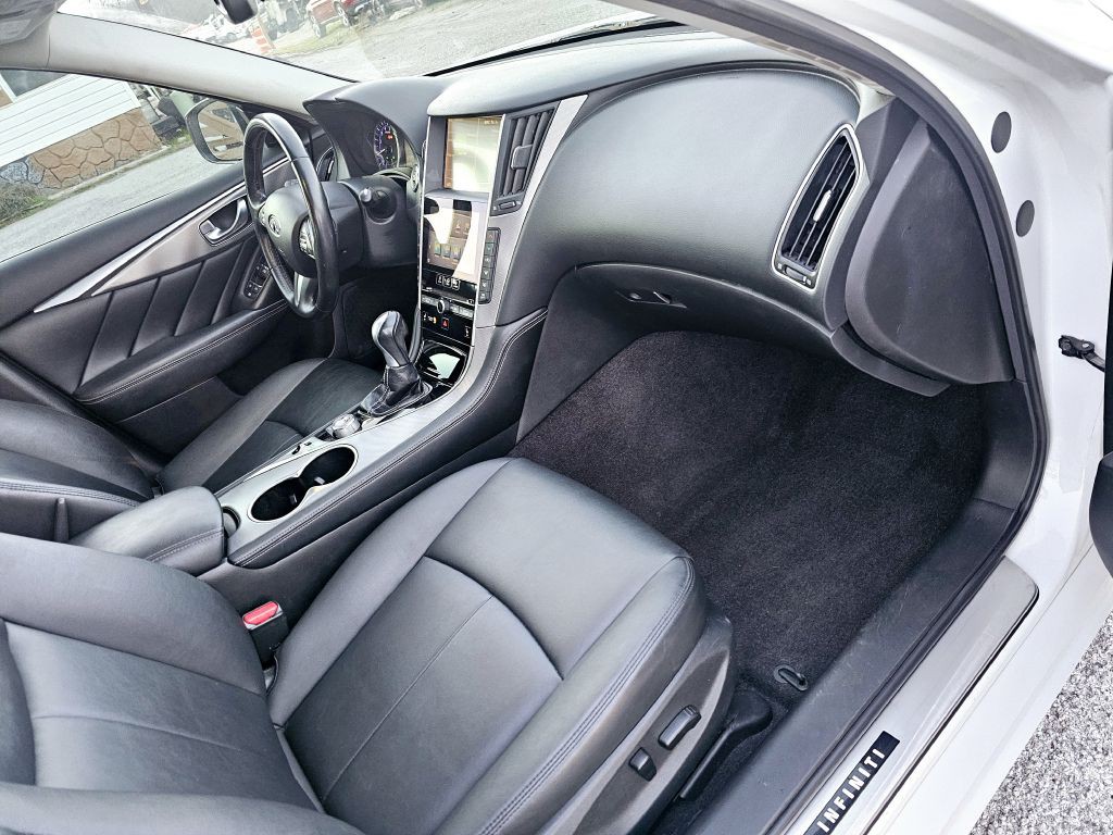 2015 INFINITI Q50 Image 15