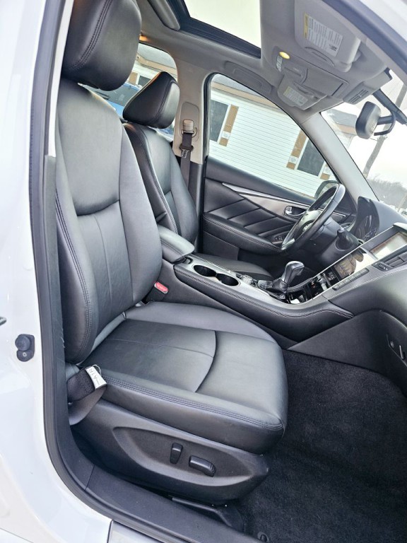 2015 INFINITI Q50 Image 16