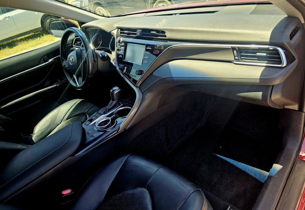 2018 Toyota Camry Image 16