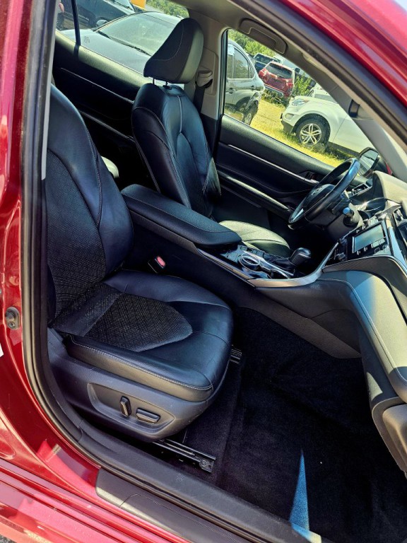 2018 Toyota Camry Image 17