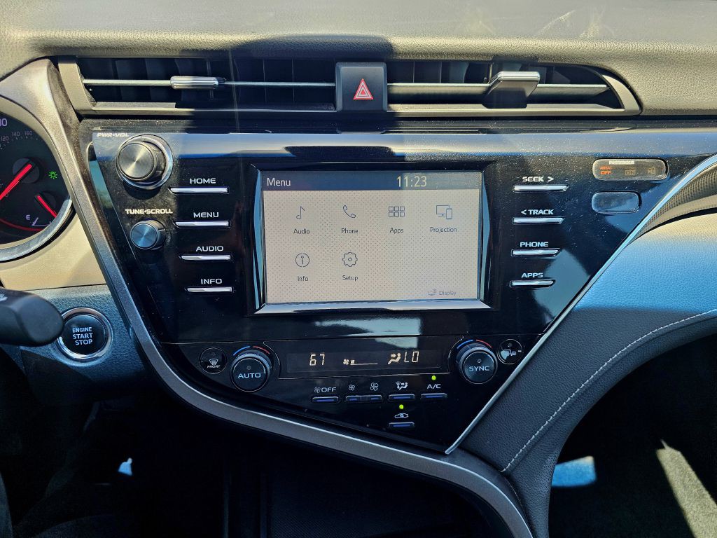 2018 Toyota Camry Image 19