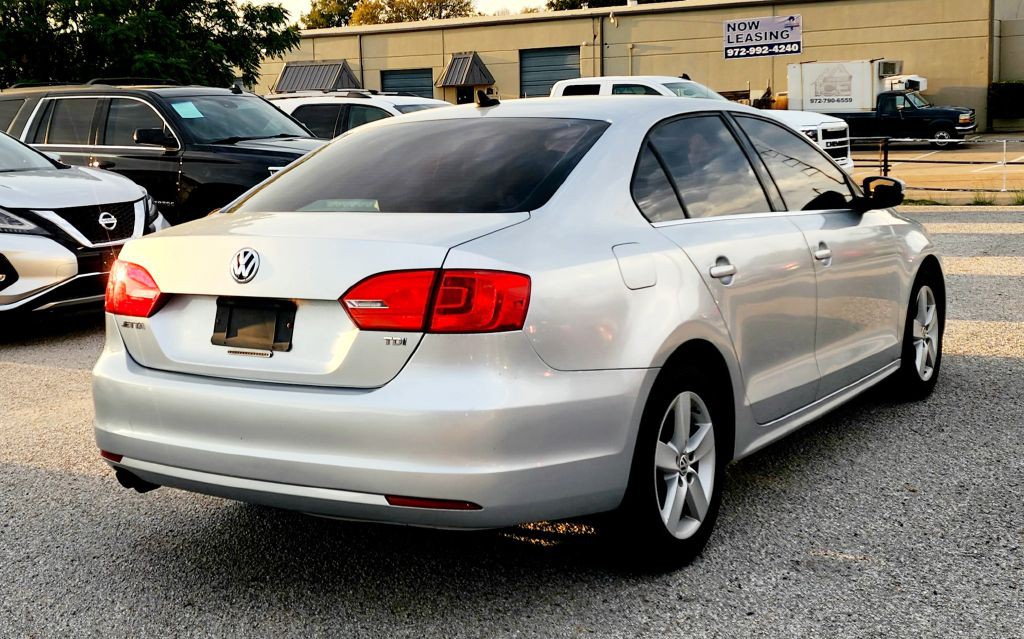 2013 Volkswagen Jetta Image 4