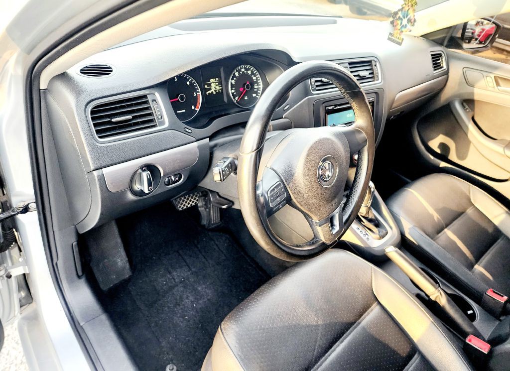 2013 Volkswagen Jetta Image 9