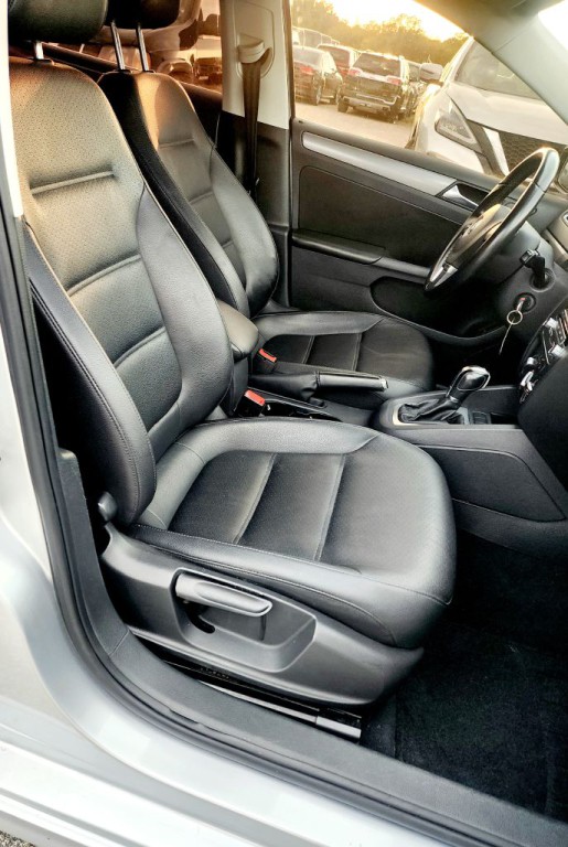2013 Volkswagen Jetta Image 11