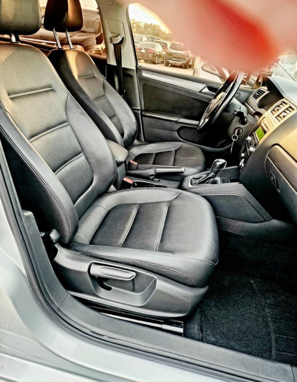 2013 Volkswagen Jetta Image 12