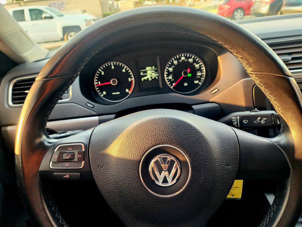 2013 Volkswagen Jetta Image 15