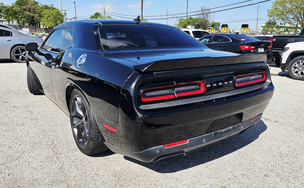 2015 Dodge Challenger Image 4