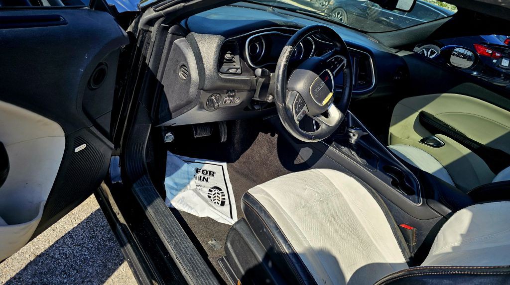 2015 Dodge Challenger Image 9