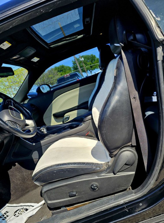 2015 Dodge Challenger Image 10