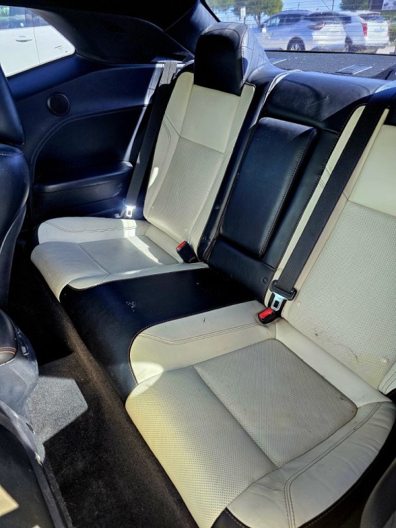 2015 Dodge Challenger Image 11