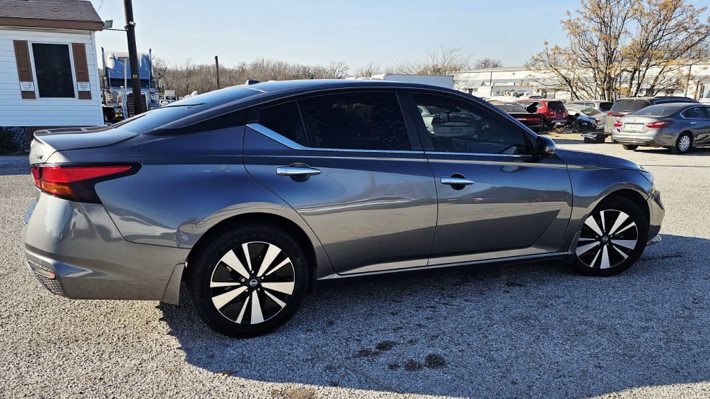 2021 Nissan Altima Image 8