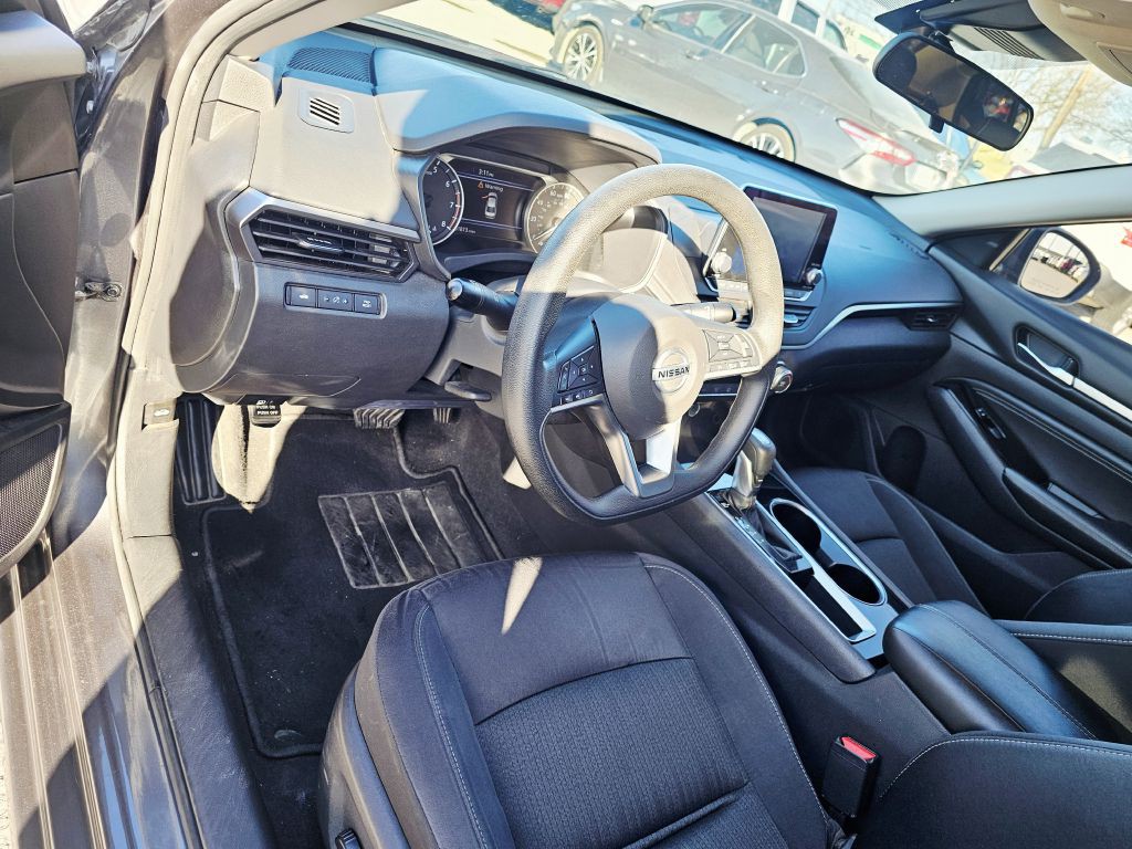 2021 Nissan Altima Image 11