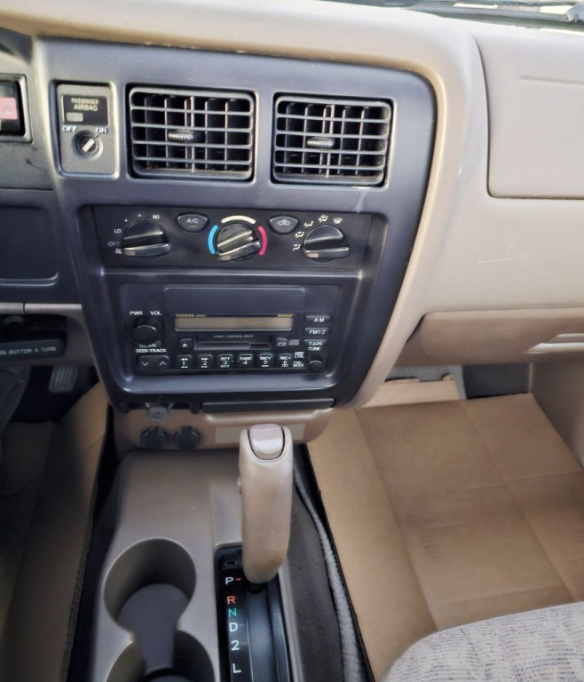 2004 Toyota Tacoma Image 13