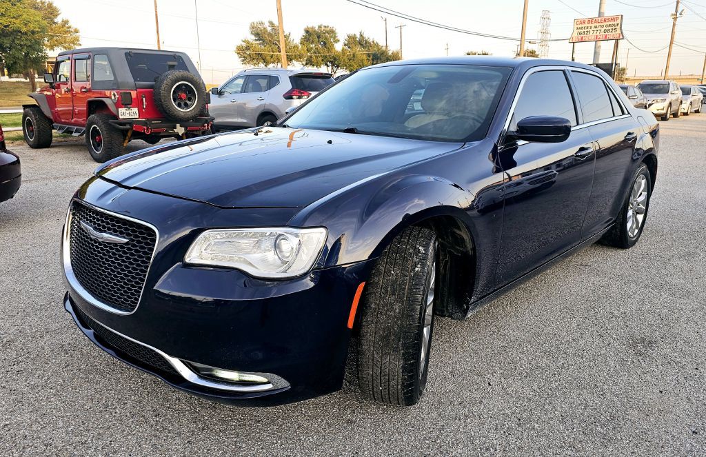2015 Chrysler 300 Image 2