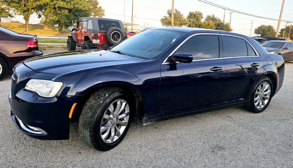 2015 Chrysler 300 Image 3