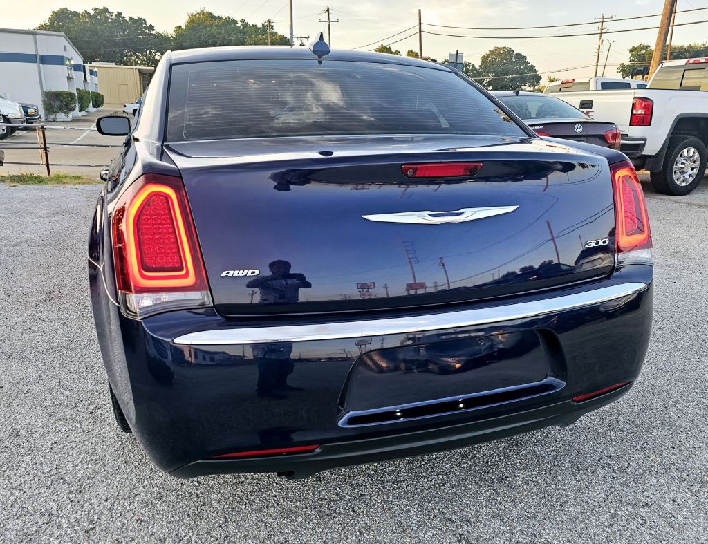2015 Chrysler 300 Image 5