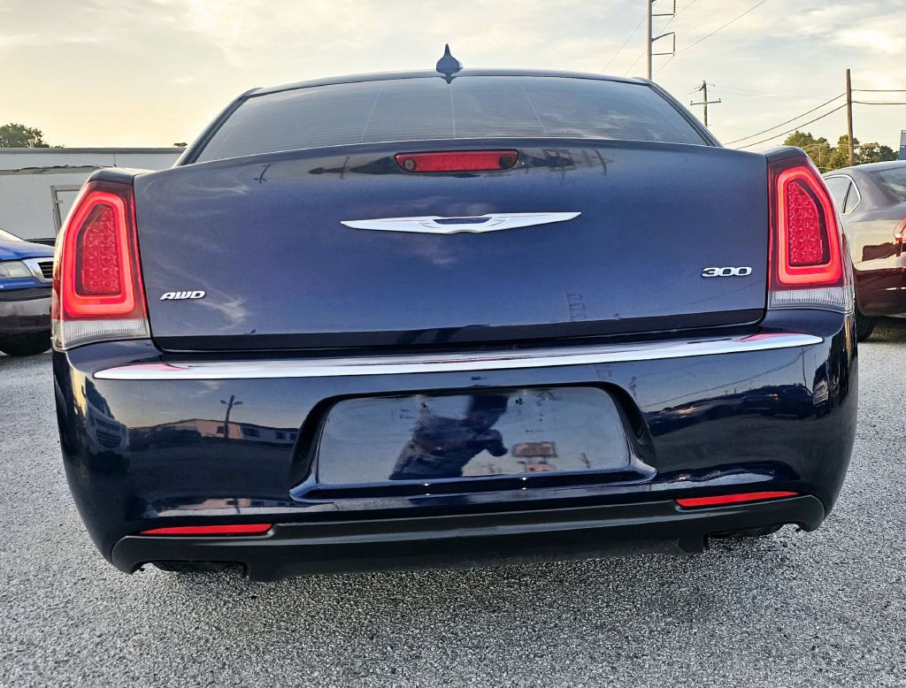 2015 Chrysler 300 Image 6